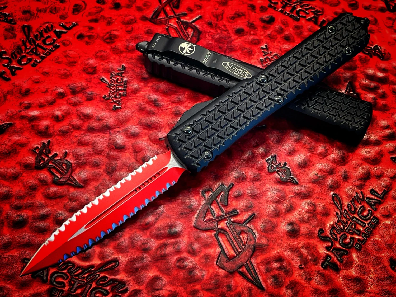 Microtech Ultratech Sith Lord Double Edged And Double Full Serrated Red Blade 3 Microtech Ultratech Sith Lord Double Edged And Double Full Serrated Red Blade