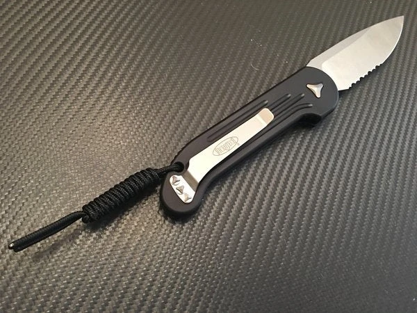 Microtech LUDT Single Edge Part Serrated Stonewashed 4 Microtech LUDT Single Edge Part Serrated Stonewashed - Image 2