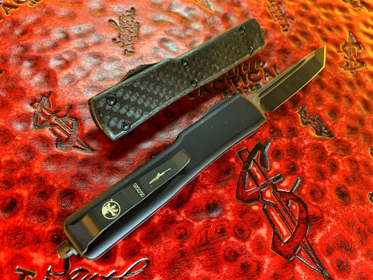 Microtech UTX-70 Tanto Edge Black Standard Carbon Fiber Signature Series 4 Microtech UTX-70 Tanto Edge Black Standard Carbon Fiber Signature Series - Image 2