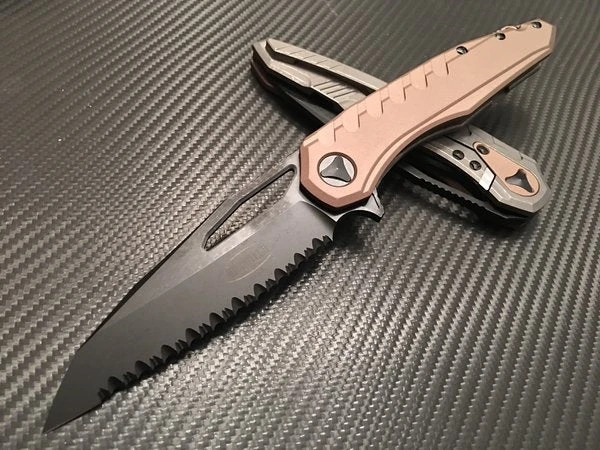 Microtech Sigil MK6 DLC Black Full Serrated Tan 3 Microtech Sigil MK6 DLC Black Full Serrated Tan