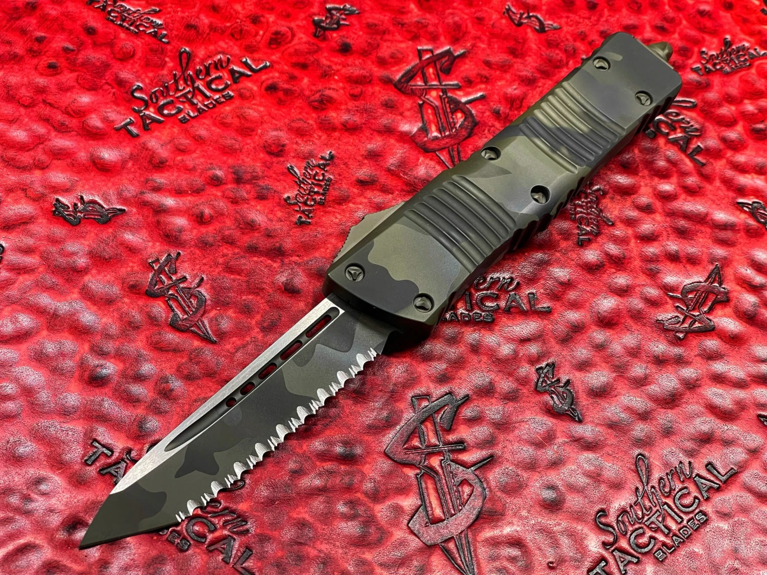 Microtech Combat Troodon OTF Automatic Knife Tanto Full Serrated OD Green Camouflage Cerakote Signature Series 3 Microtech Combat Troodon OTF Automatic Knife Tanto Full Serrated OD Green Camouflage Cerakote Signature Series