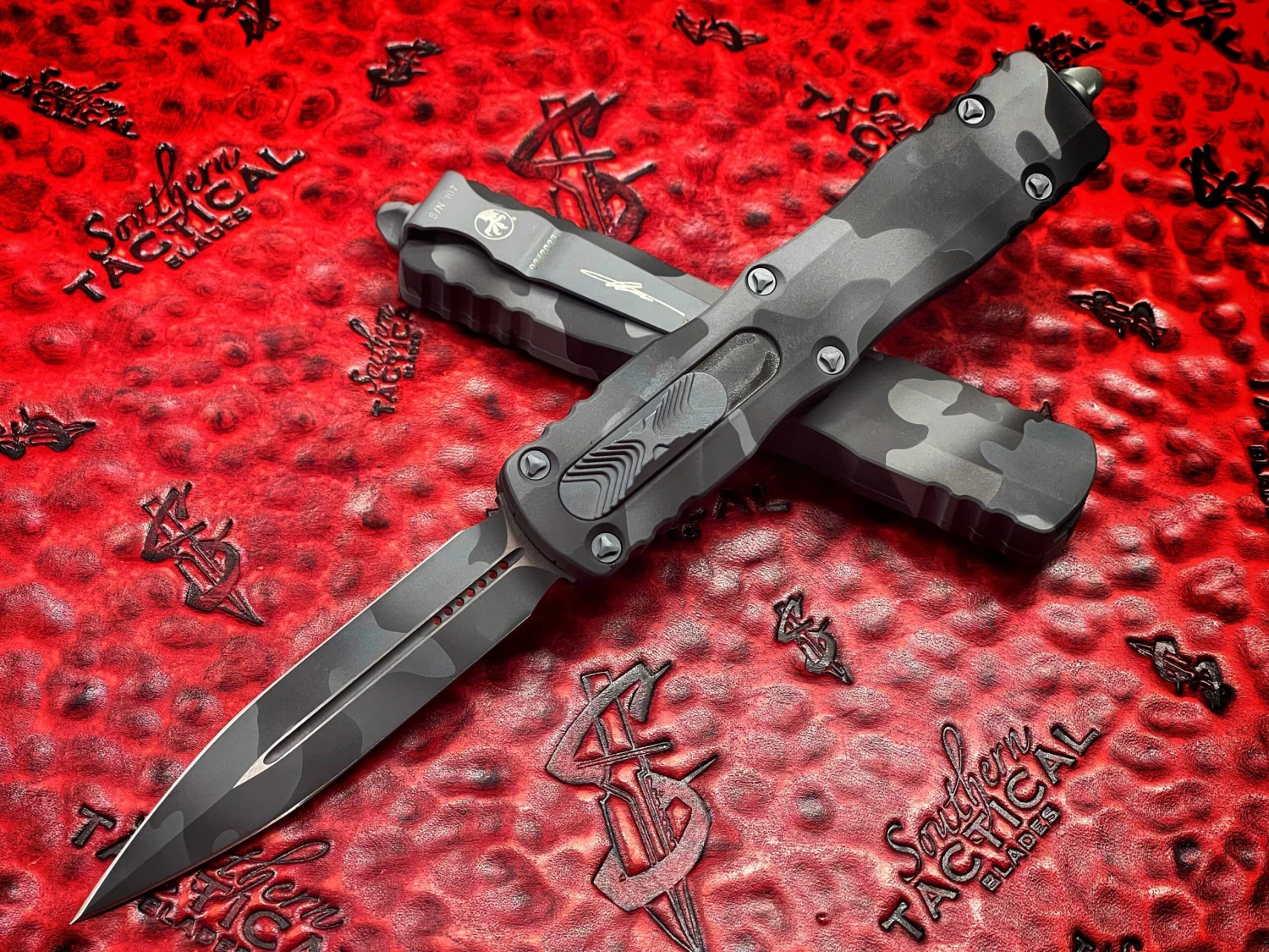 Microtech Dirac Delta Double Edge Cerakote Urban Camo Standard Signature Series 3 Microtech Dirac Delta Double Edge Cerakote Urban Camo Standard Signature Series