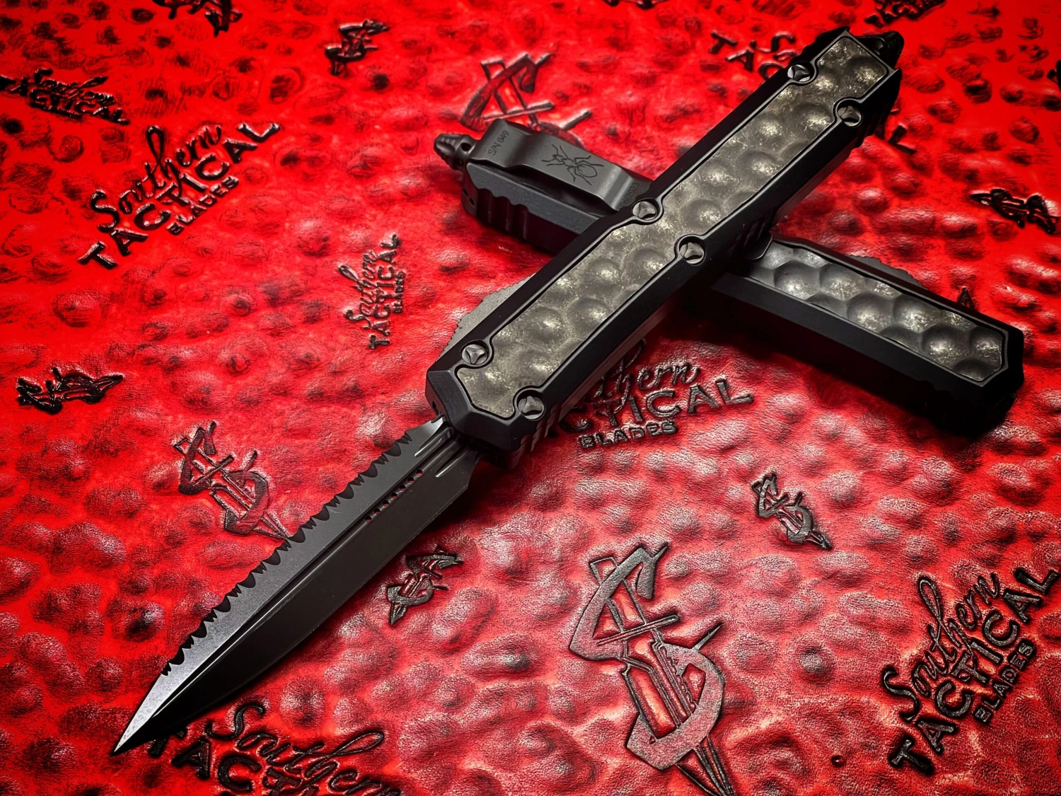 Microtech MAKORA Double Edge Shadow DLC, Full Serrated, DLC Bubble Inlay Signature Series OTF Knife 3 Microtech MAKORA Double Edge Shadow DLC, Full Serrated, DLC Bubble Inlay Signature Series OTF Knife