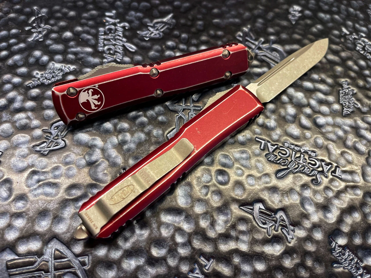 Microtech Ultratech OTF Automatic Knife Single Edge Stonewashed Standard Merlot Distressed 121-10DMR 4 Microtech Ultratech OTF Automatic Knife Single Edge Stonewashed Standard Merlot Distressed 121-10DMR - Image 2