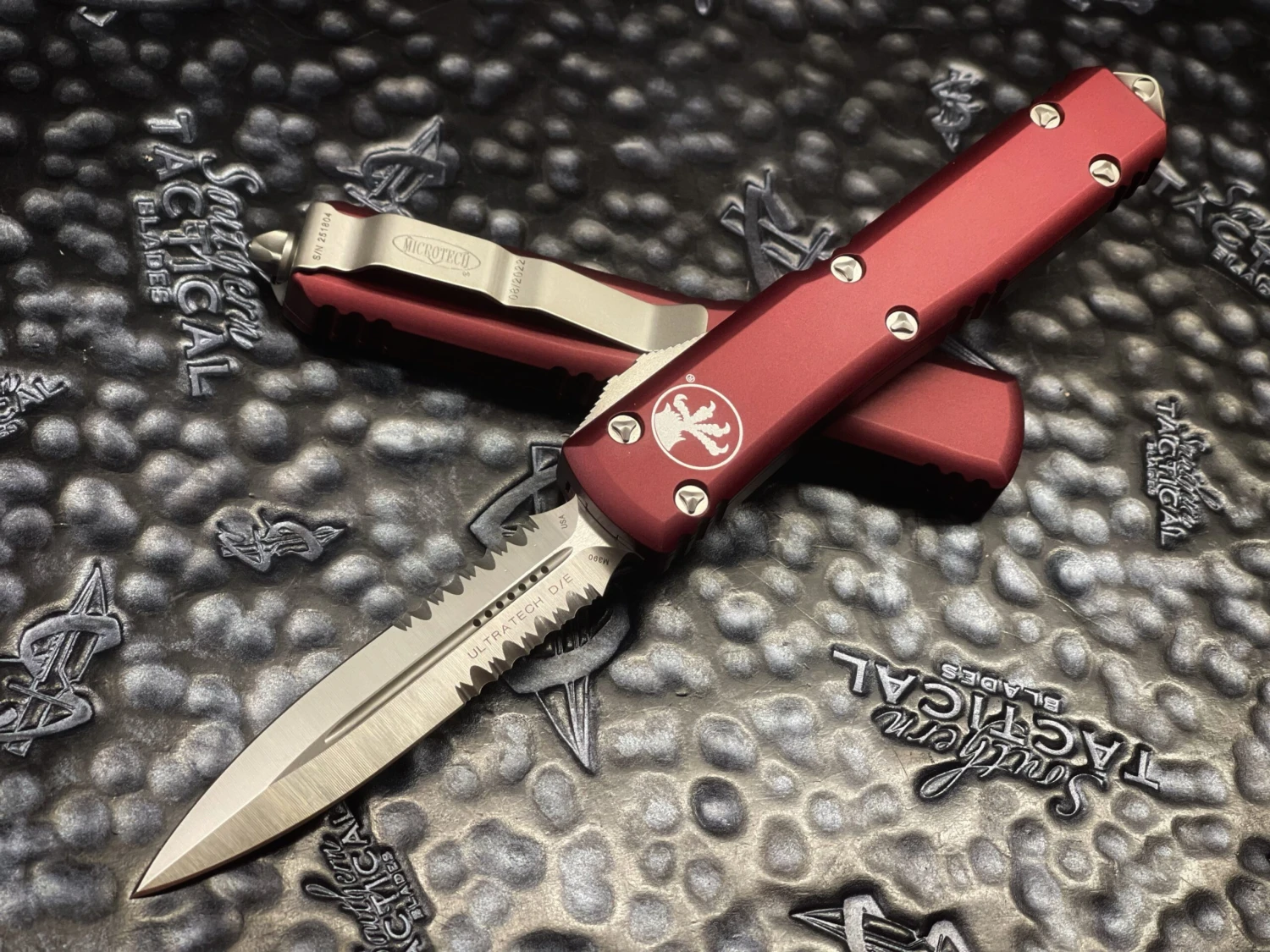 Microtech Ultratech Double Edge Merlot Satin Part Serrated 3 Microtech Ultratech Double Edge Merlot Satin Part Serrated