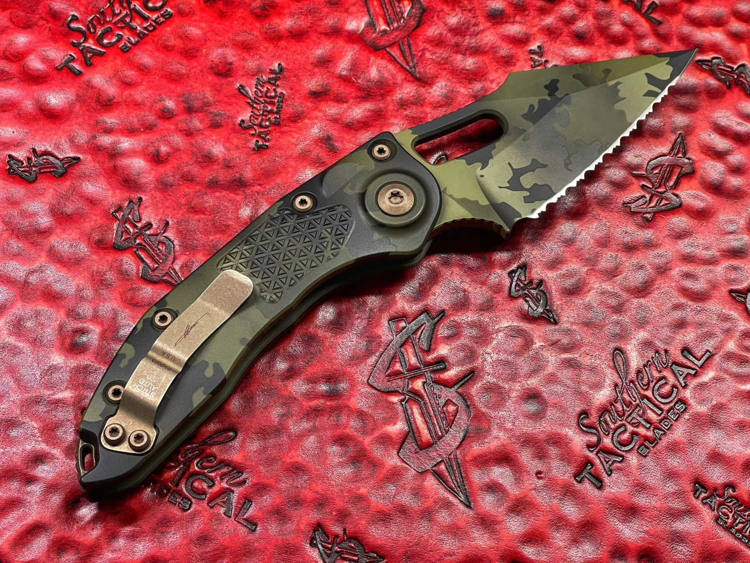 Microtech Stitch Auto Knife Single Edge Signature Series Olive Camo Full Serrated Microtech Borka Collaboration 4 Microtech Stitch Auto Knife Single Edge Signature Series Olive Camo Full Serrated Microtech Borka Collaboration - Image 2