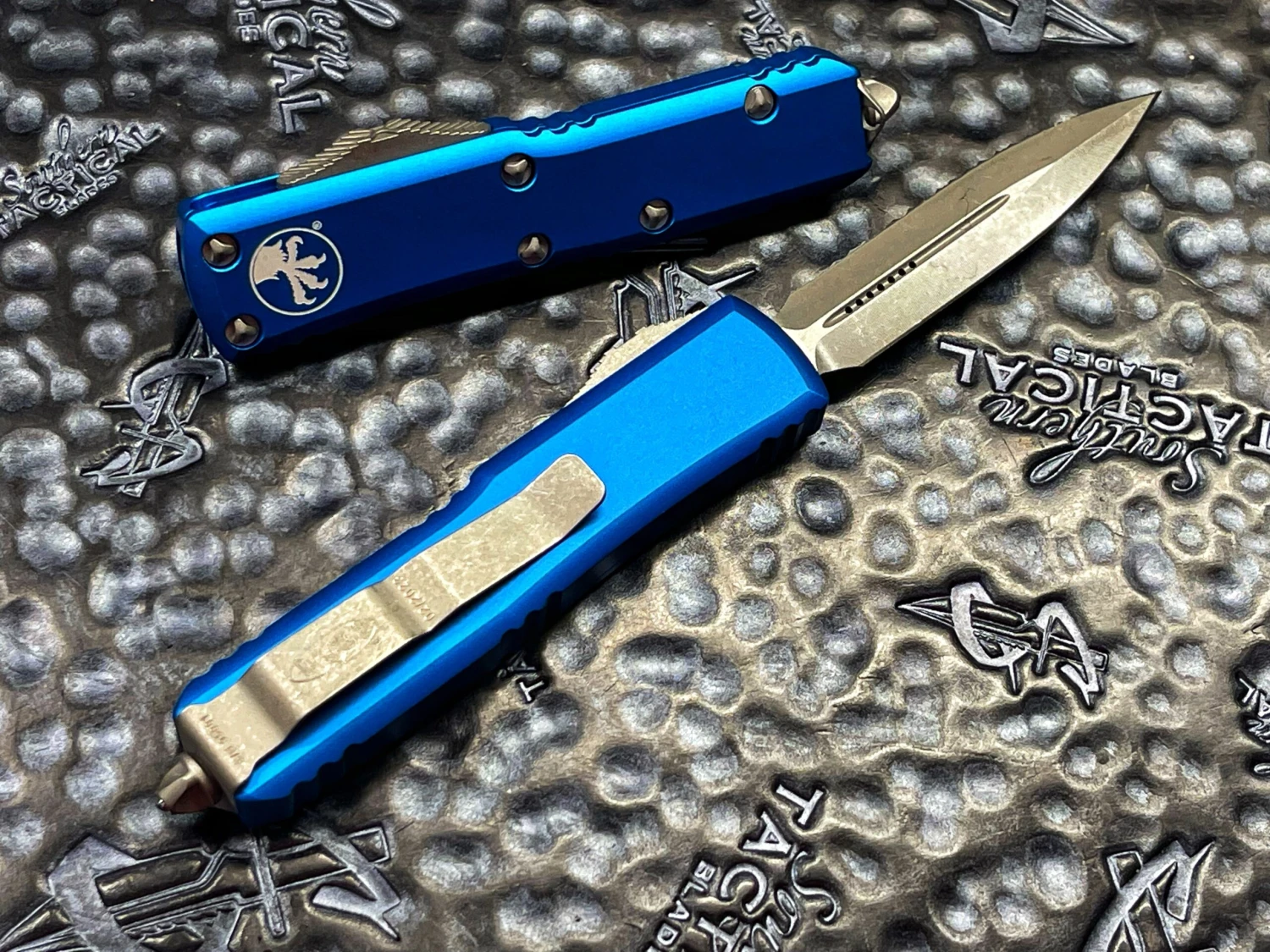 Microtech UTX85 Double Edge Apocalyptic Full Serrated Blue 4 Microtech UTX85 Double Edge Apocalyptic Full Serrated Blue - Image 2