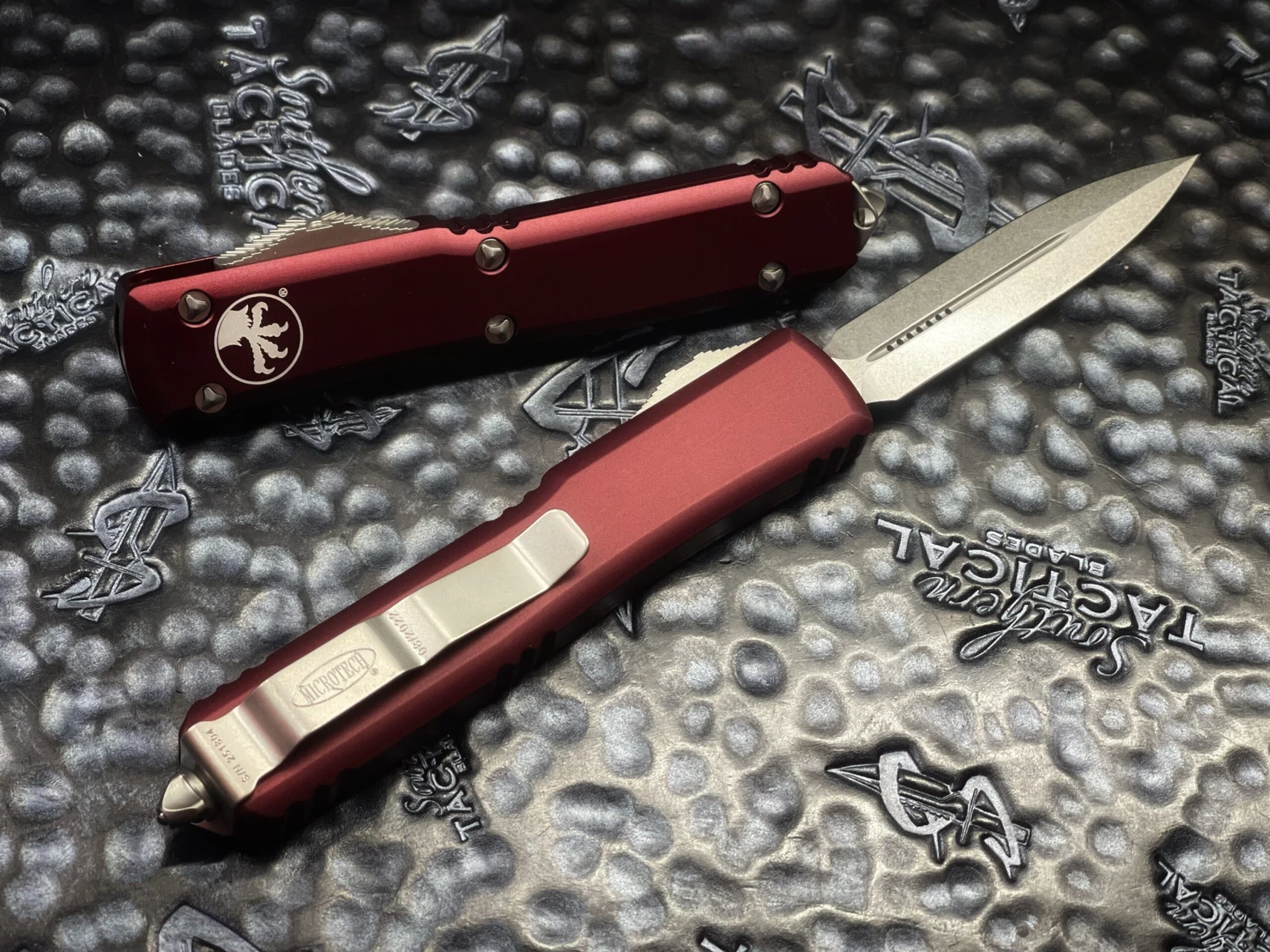 Microtech Ultratech Double Edge Merlot Stonewashed Standard 4 Microtech Ultratech Double Edge Merlot Stonewashed Standard - Image 2