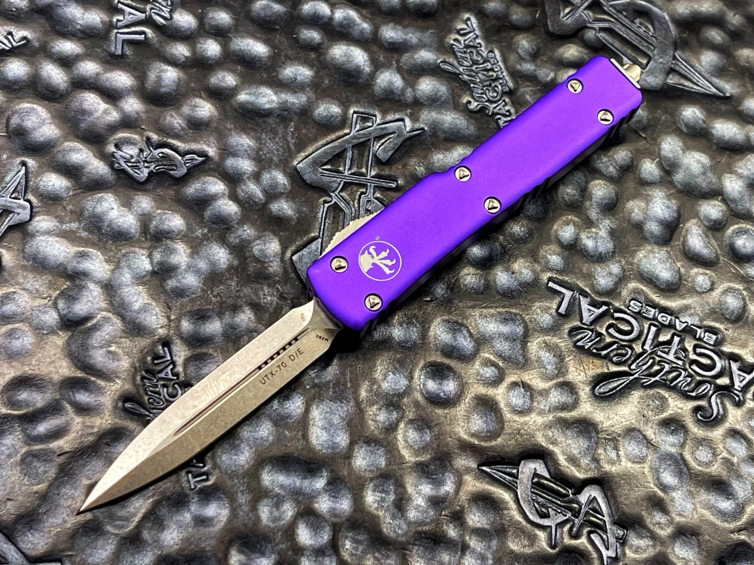 Microtech UTX-70 OTF Automatic Knife Double Edge Stonewashed Standard Purple 3 Microtech UTX-70 OTF Automatic Knife Double Edge Stonewashed Standard Purple