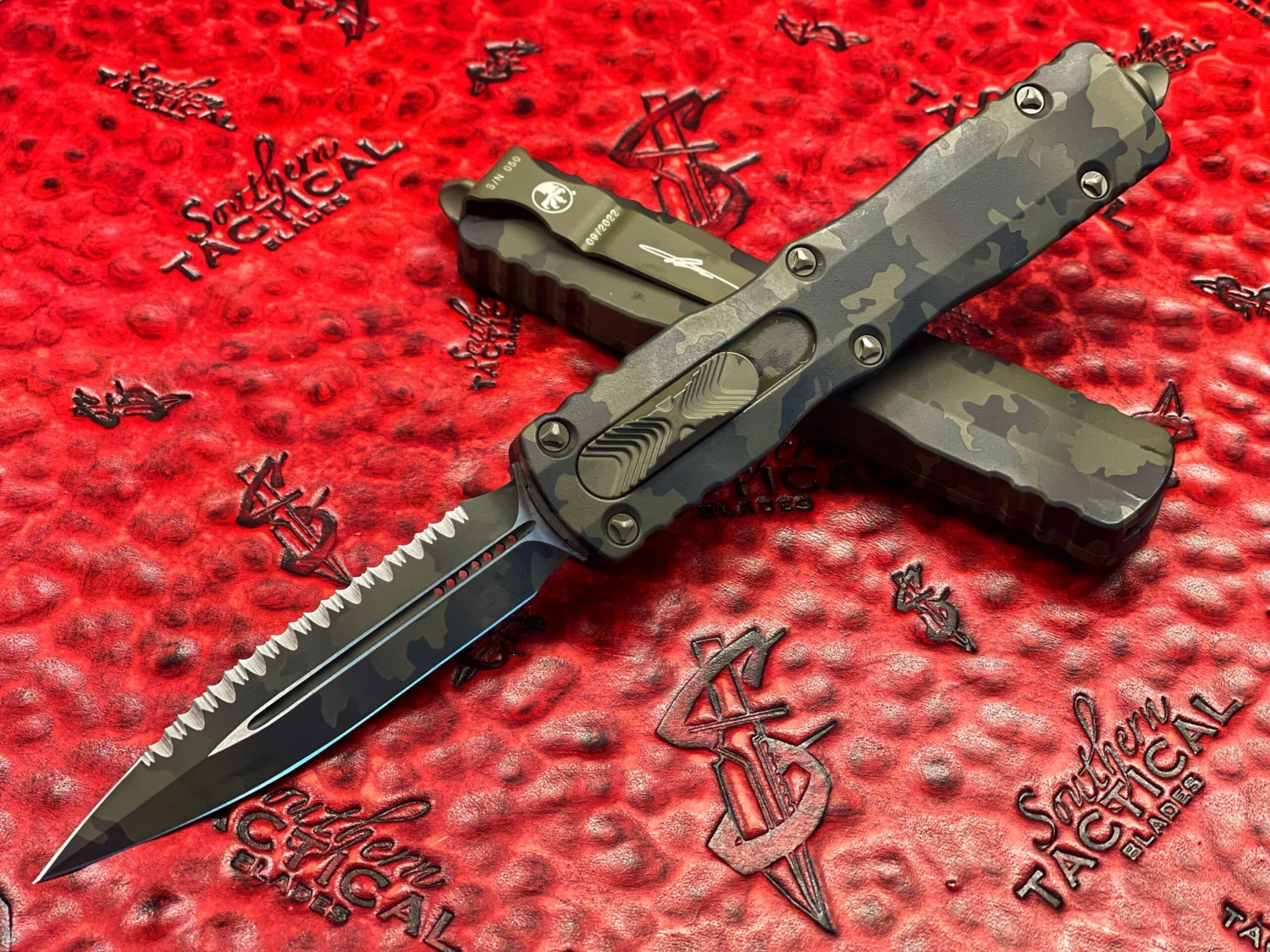 Microtech Dirac Delta Double Edge Full Serrated Olive Camo Signature Series 3 Microtech Dirac Delta Double Edge Full Serrated Olive Camo Signature Series